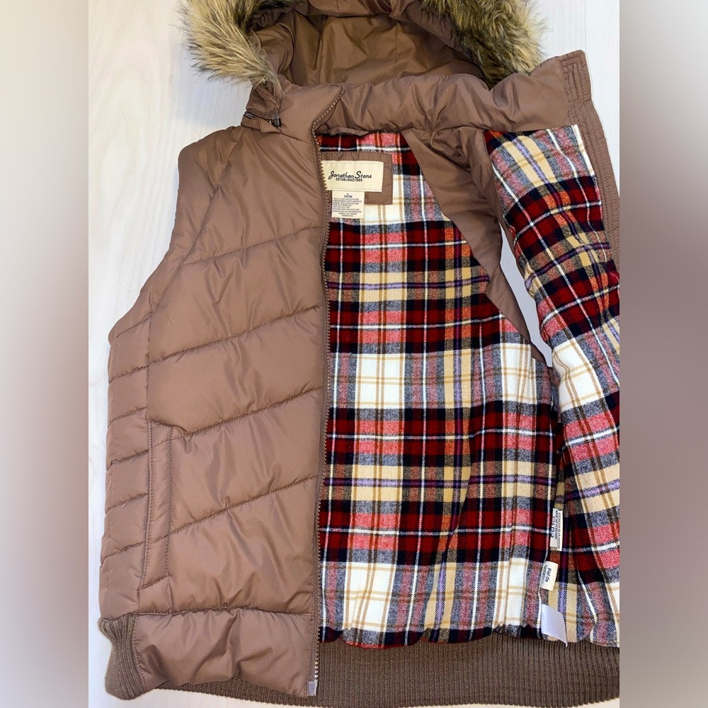 Puffer vest with detachable fur hood in Brown